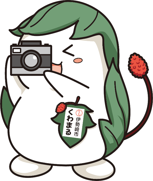 カメラを構えるくわまるデザイン