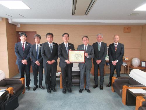株式会社三共、先崎事業企画部課長、井東事業企画部長、周藤執行役員、高井常務執行役員、臂市長、藤原副市長、細井部長