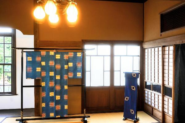 いせさき明治館での伊勢崎銘仙展示の画像
