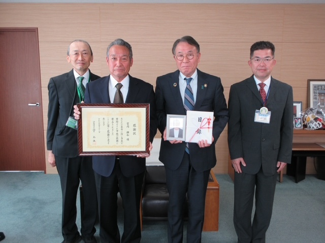 0428宮内氏 寄附金贈呈式