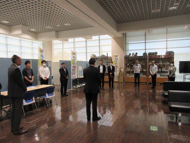 無料住宅相談会の開催にあたり挨拶する市長