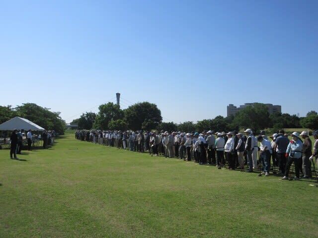 伊勢崎市老人クラブ連合会第21回グラウンドゴルフ大会の様子