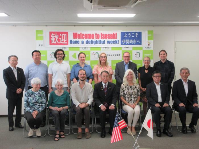 姉妹都市文化使節団及び市民訪問団の市長表敬訪問の様子
