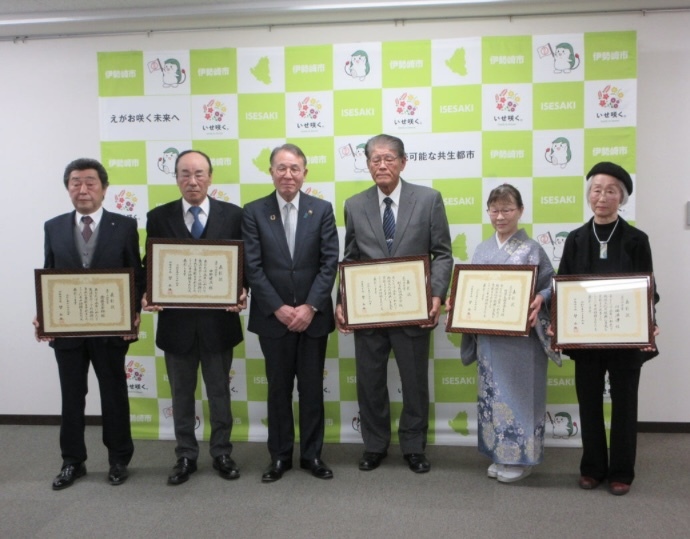 伊勢崎市文化・スポーツ功労表彰式の集合写真