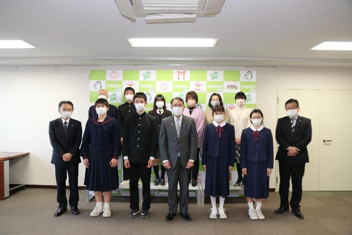 いせさき元気大賞授与式記念撮影の様子