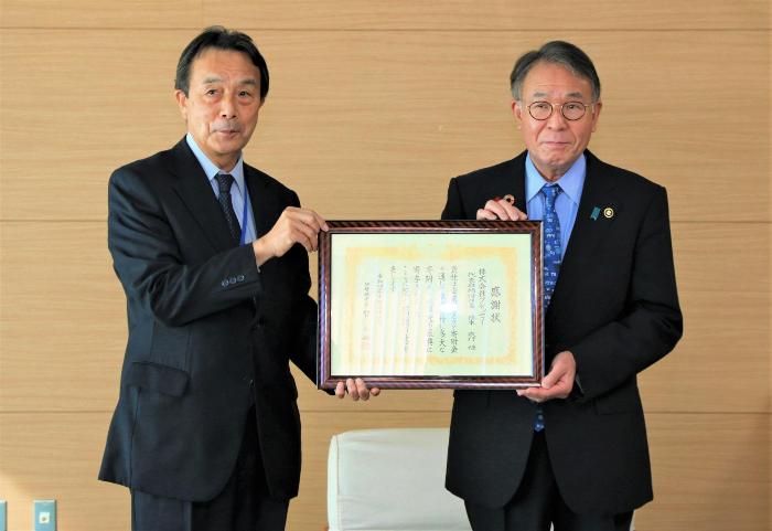 企業版ふるさと寄附金に伴う感謝状贈呈式の様子