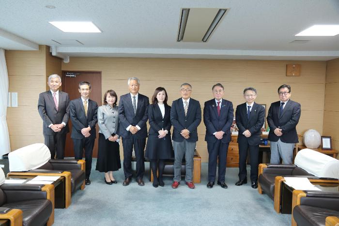 教育委員感謝状贈呈式及び辞令交付式の様子