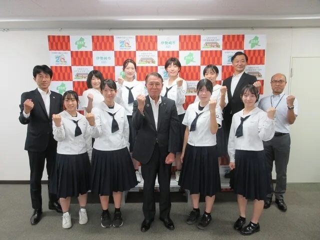 群馬県立伊勢崎清明高等学校空手道部市長表敬訪問の様子