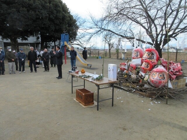 三光町区どんど焼きの様子