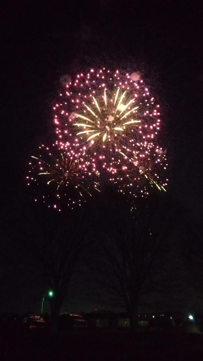 卒業式イベントで打ち上げ花火の様子