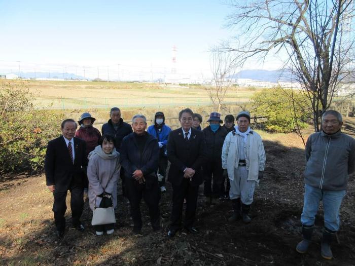 赤堀いこいの森公園桜を守る会による植樹の様子