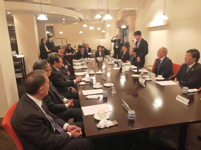 知事との朝食会の様子