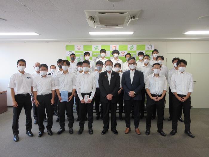 第32回全国専門学校サッカー選手権大会出場報告の様子
