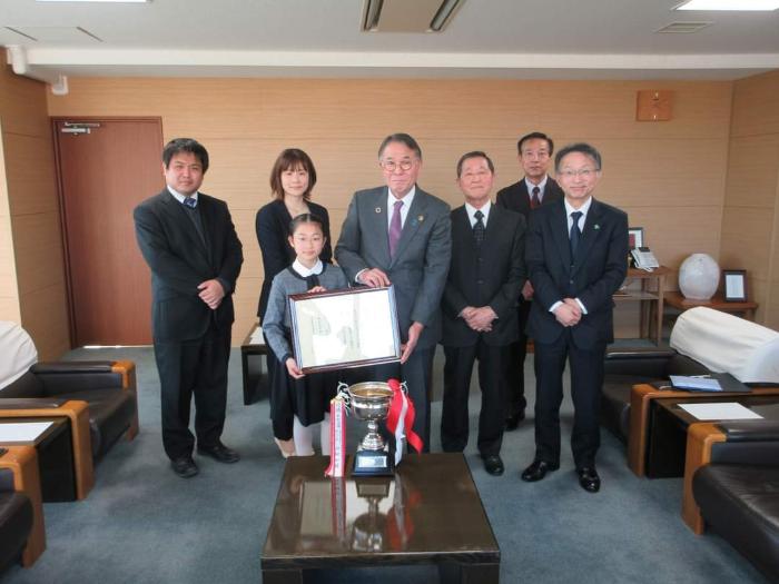 上毛かるた競技県大会優勝報告の様子