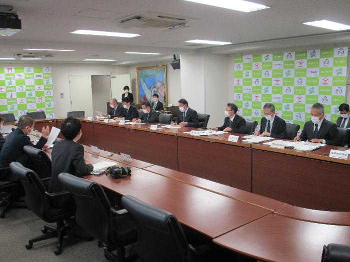 臨時記者会見の様子