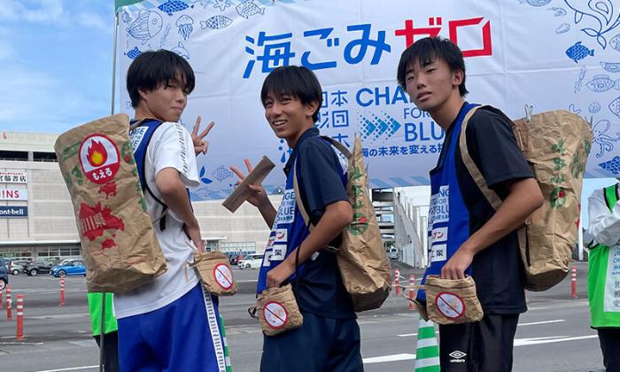 他県で開催されたスポGOMIでオリジナルアイテムを活用している参加者の写真