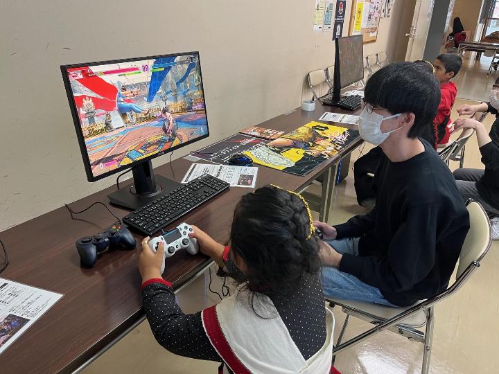 格闘ゲームをプレイ中