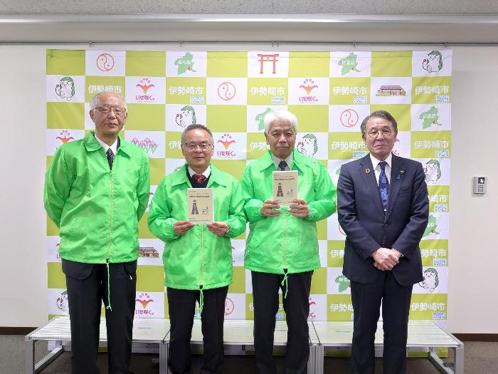 令和5年3月 DVD完成を市長に報告しました