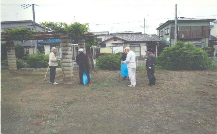 旧三郷2号公園愛護会の活動の様子