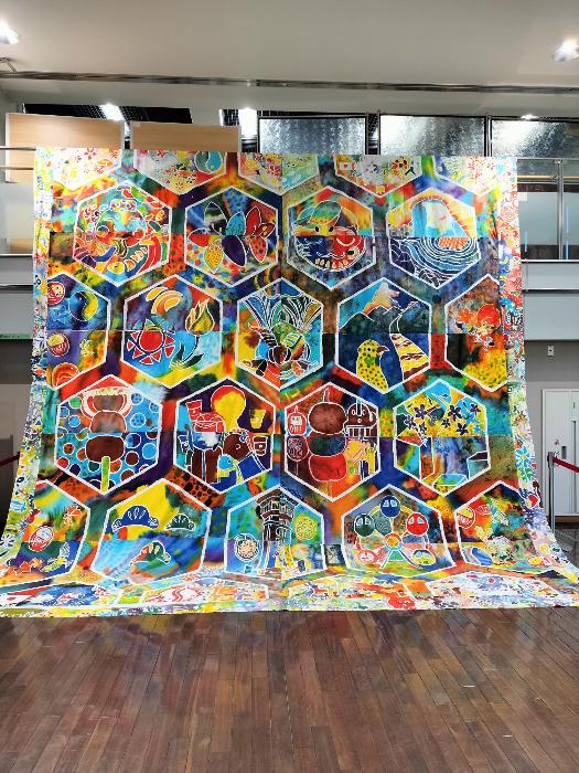 世界一大きな絵の市民ホール展示写真
