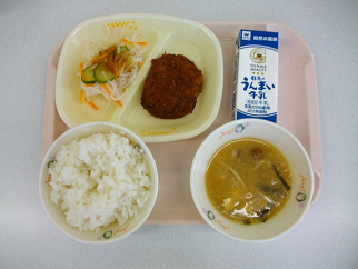 ごはん献立の日の給食写真