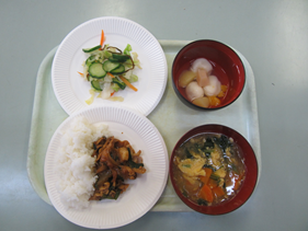 親子料理教室の出来上がりの写真です。上記で説明したメニューが実際に盛り付けられています