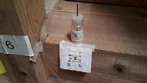 薬剤の効能を確認するためのサンプルを設置します。