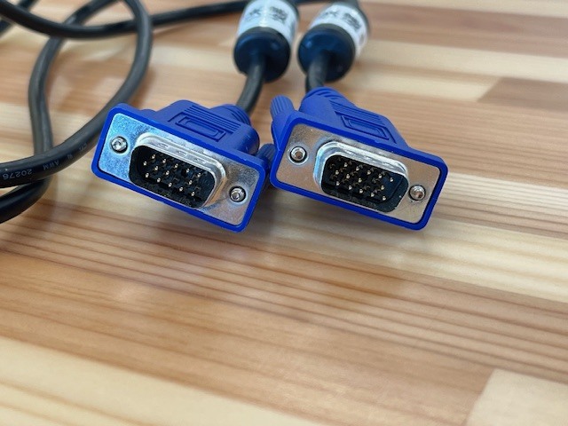 ケーブル2の端子(VGAコネクタ)