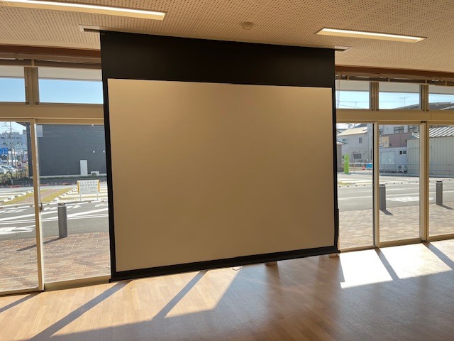成人健診室プロジェクタースクリーン