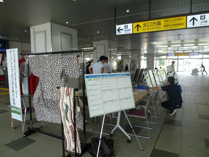 伊勢崎駅自由通路での開催の様子