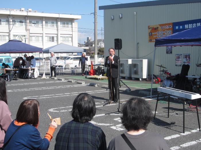 陸！海！肉フェス！で挨拶する市長
