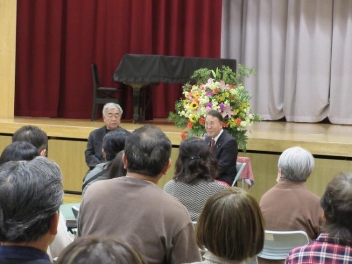 隈研吾氏と対談する市長