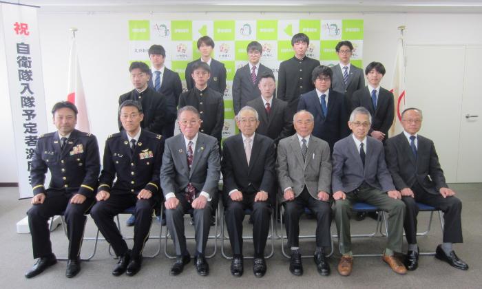 自衛隊入隊入校予定者に対する激励会の様子