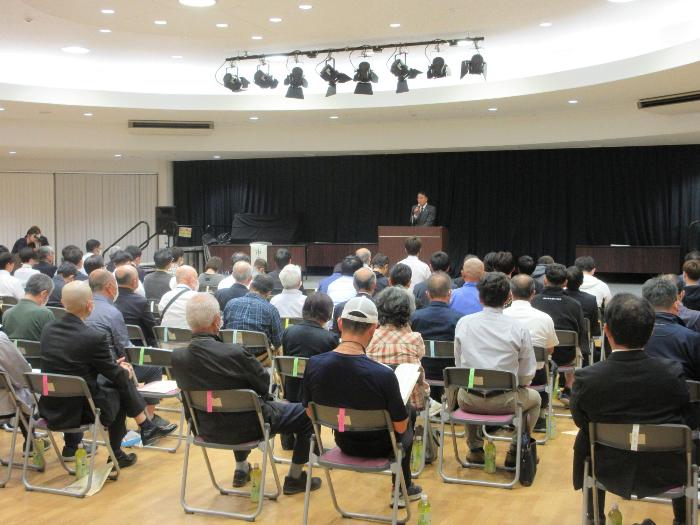 青少年補導員委嘱状交付式で挨拶する市長