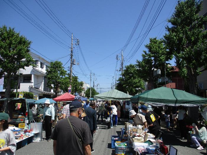いせさき軽トラ朝市の様子