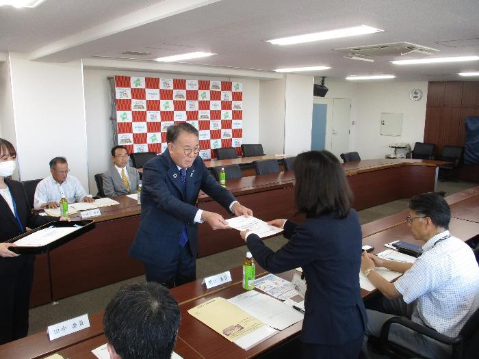 第1回(仮称)伊勢崎市中小企業・小規模企業振興基本条例策定検討委員会の様子