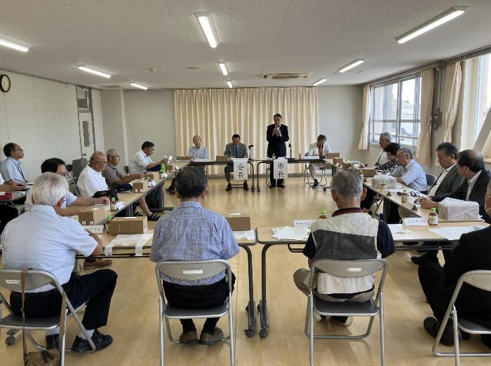 北地区区長会との懇談会で挨拶する市長