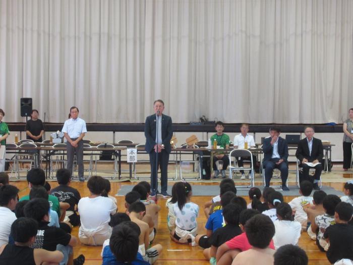 第73回町内対抗相撲大会で挨拶する市長