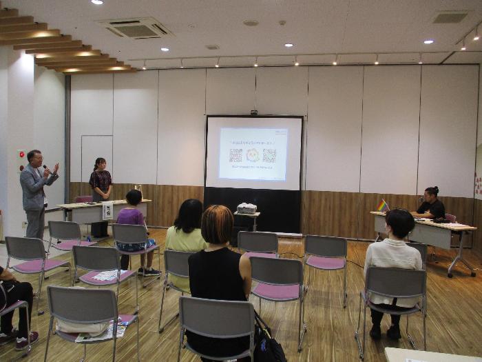 まちなか未来学校でお礼を述べる市長