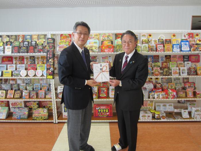 1006まるか食品寄附贈呈式