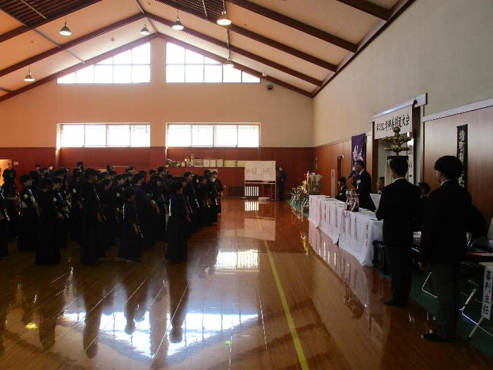 第48回境近隣親善剣道大会で挨拶する市長