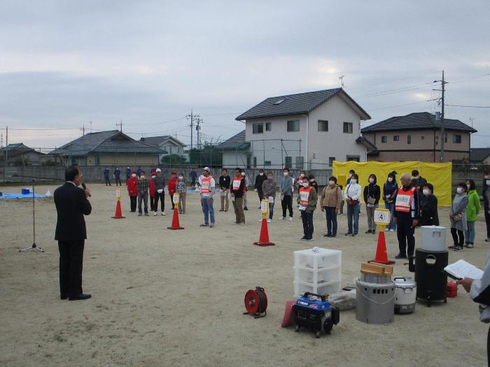 東町区の自主防災組織訓練で挨拶する市長