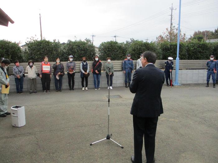 平井町区の自主防災組織訓練で挨拶する市長