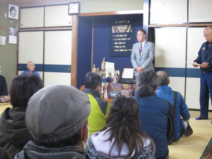 西国定下区自主防災訓練(雨天中止)で集まった人に挨拶する市長