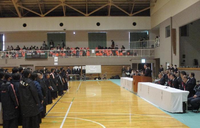 群馬県東毛地区剣道大会で挨拶する市長