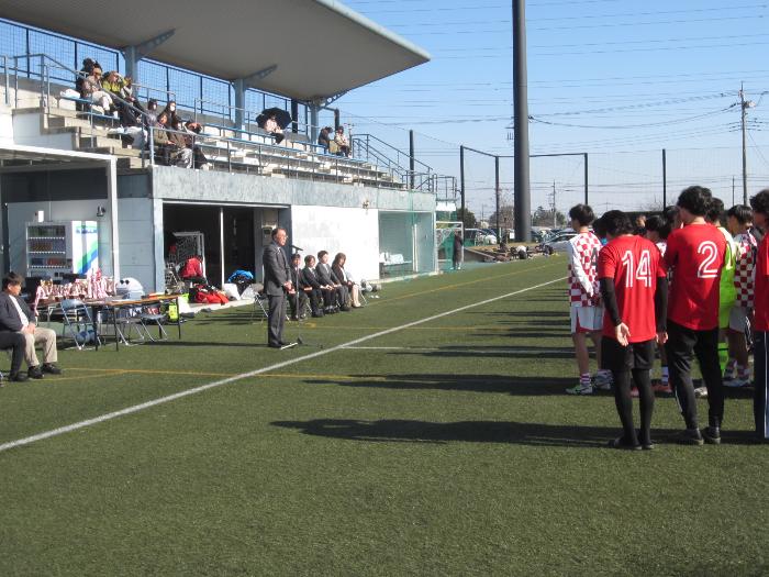 第41回伊勢崎市長杯第13回伊勢崎市内郵便局長杯で挨拶する市長