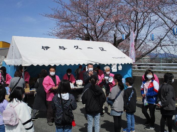 いよく沼桜まつりの様子