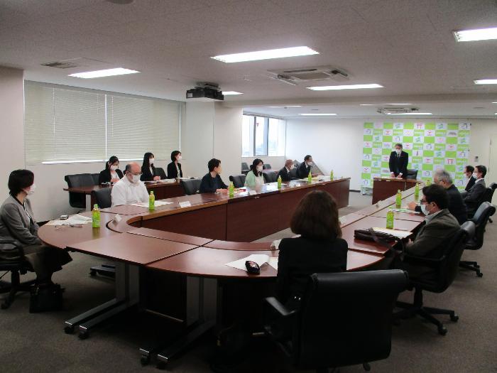 伊勢崎市地域包括支援センター運営協議会委員委嘱状交付式の様子