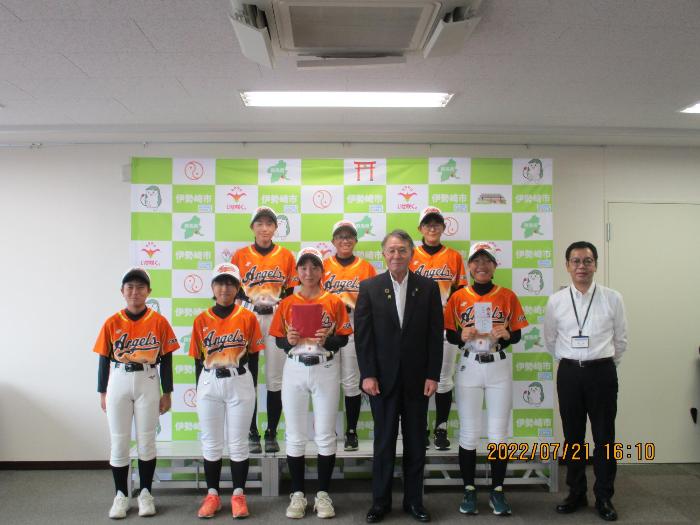 群馬エンジェルス全日本中学女子軟式野球大会出場報告の様子