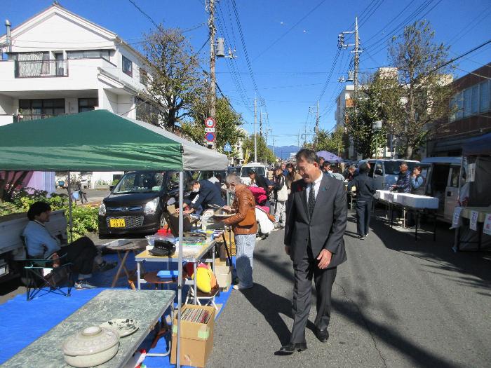 いせさき軽トラ朝市の様子